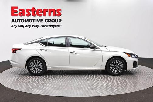 Pearl White Tricoat 2025 Nissan Altima 2.5 SV