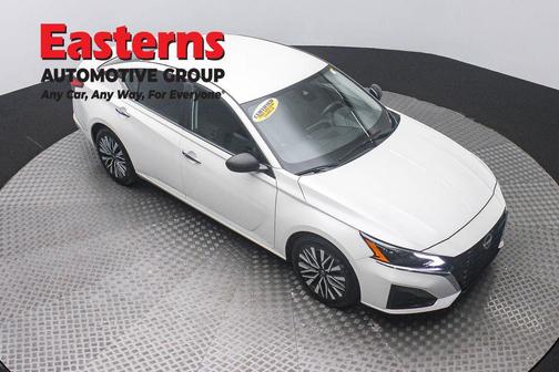 Pearl White Tricoat 2025 Nissan Altima 2.5 SV