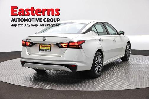 Pearl White Tricoat 2025 Nissan Altima 2.5 SV