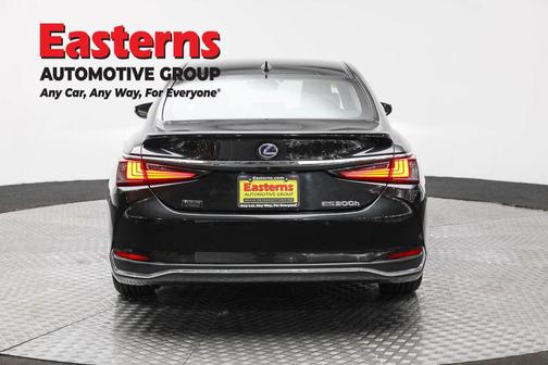 2022 Lexus ES 300h Base