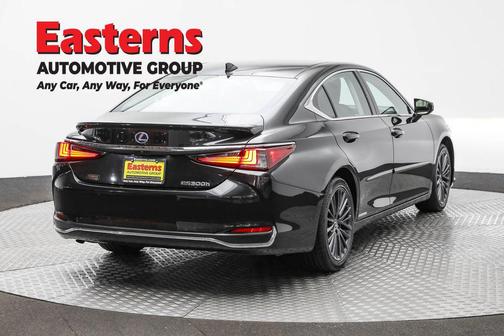 2022 Lexus ES 300h Base