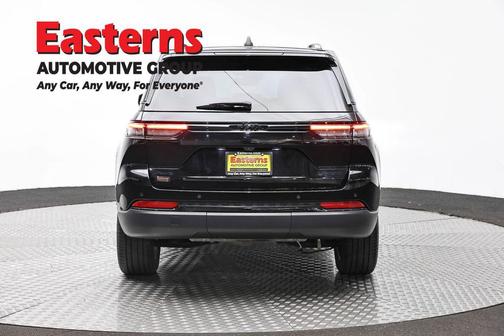 Diamond Black Crystal Pearlcoat 2023 Jeep Grand Cherokee Limited