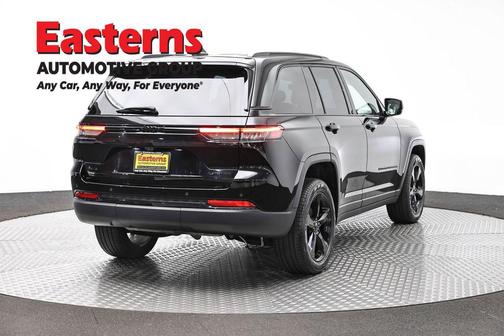 Diamond Black Crystal Pearlcoat 2023 Jeep Grand Cherokee Limited