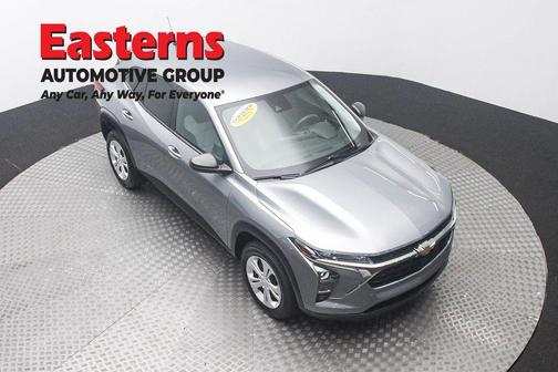Sterling Gray Metallic 2024 Chevrolet Trax LS