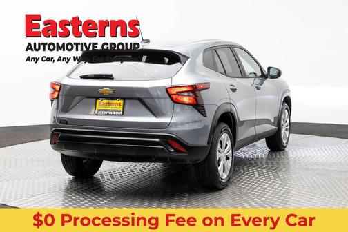 Sterling Gray Metallic 2024 Chevrolet Trax LS