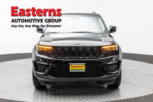 Diamond Black Crystal Pearlcoat 2023 Jeep Grand Cherokee Limited
