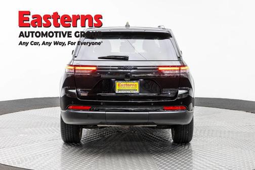 Diamond Black Crystal Pearlcoat 2023 Jeep Grand Cherokee Limited