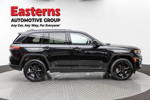 Diamond Black Crystal Pearlcoat 2023 Jeep Grand Cherokee Limited