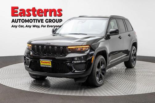 Diamond Black Crystal Pearlcoat 2023 Jeep Grand Cherokee Limited