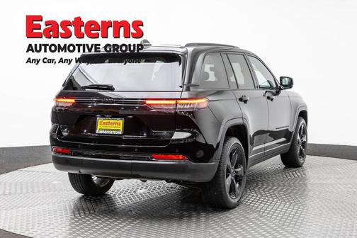 Diamond Black Crystal Pearlcoat 2023 Jeep Grand Cherokee Limited