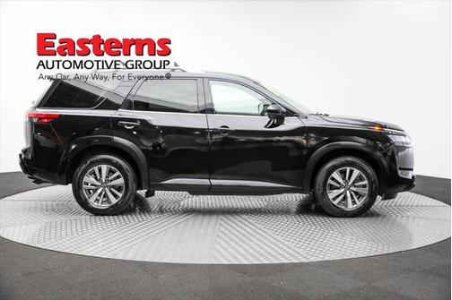 2023 Nissan Pathfinder SL 4WD