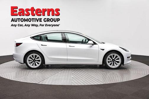 Pearl White Multi-Coat 2023 Tesla Model 3 Standard Range