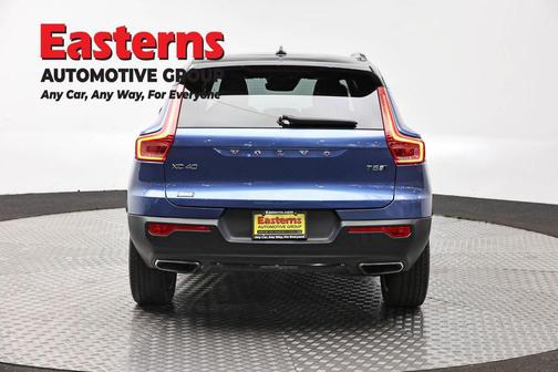 Bursting Blue Metallic 2020 Volvo XC40 T5 R-Design
