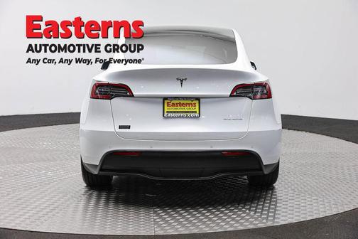 Pearl White Multi-Coat 2022 Tesla Model Y Long Range Dual Motor All-Wheel Drive