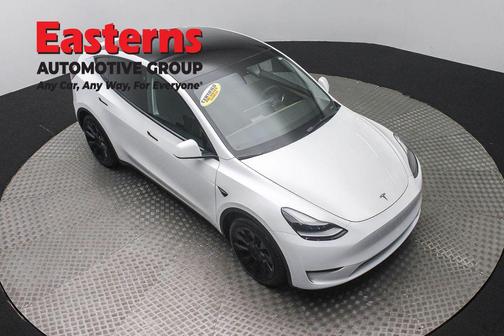 Pearl White Multi-Coat 2022 Tesla Model Y Long Range Dual Motor All-Wheel Drive