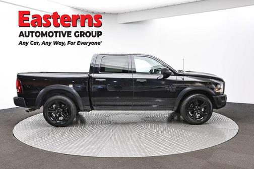 Diamond Black Crystal Pearlcoat 2024 RAM 1500 Classic Warlock Crew Cab 4x2 5'7' Box