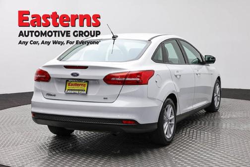 Oxford White 2018 Ford Focus SE