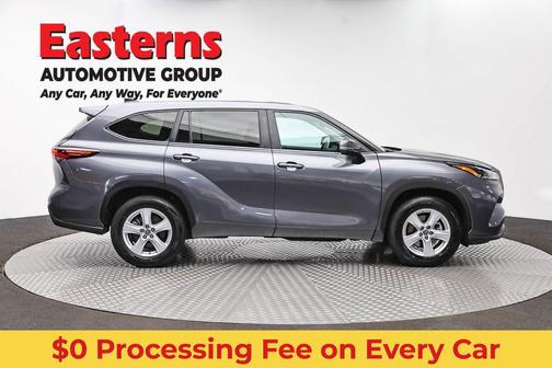 Magnetic Gray Metallic 2024 Toyota Highlander LE