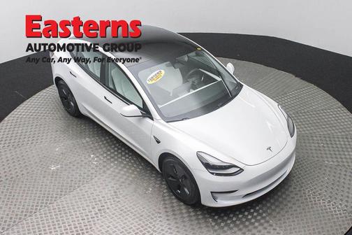 Pearl White Multi-Coat 2023 Tesla Model 3 Standard Range