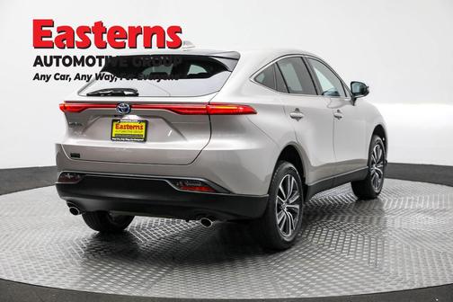 Titanium Glow 2024 Toyota Venza LE