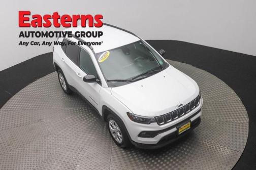 Bright White Clearcoat 2024 Jeep Compass Latitude