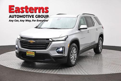 Silver Ice Metallic 2022 Chevrolet Traverse LT Cloth