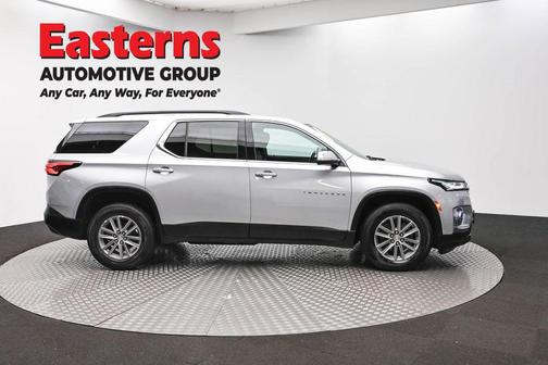 Silver Ice Metallic 2022 Chevrolet Traverse LT Cloth