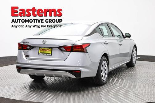 Brilliant Silver Metallic 2023 Nissan Altima S FWD