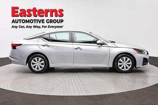 Brilliant Silver Metallic 2023 Nissan Altima S FWD
