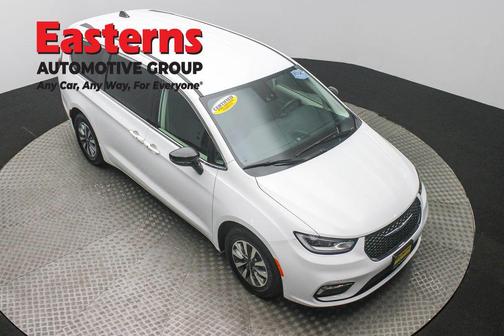 2024 Chrysler Pacifica Hybrid Select