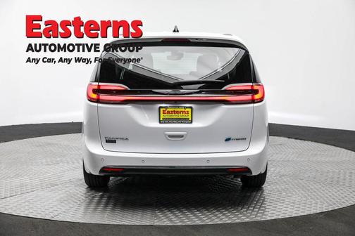 2024 Chrysler Pacifica Hybrid Select