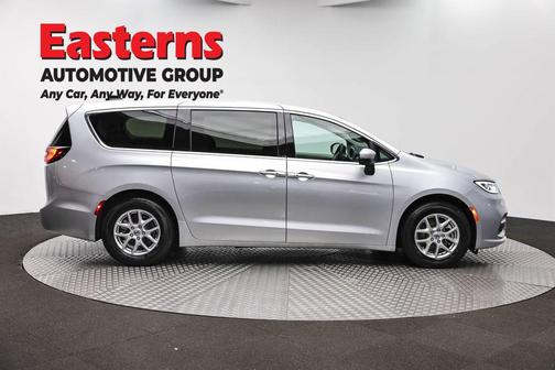 Silver Mist Clearcoat 2023 Chrysler Pacifica Touring L