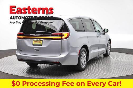 Silver Mist Clearcoat 2023 Chrysler Pacifica Touring L