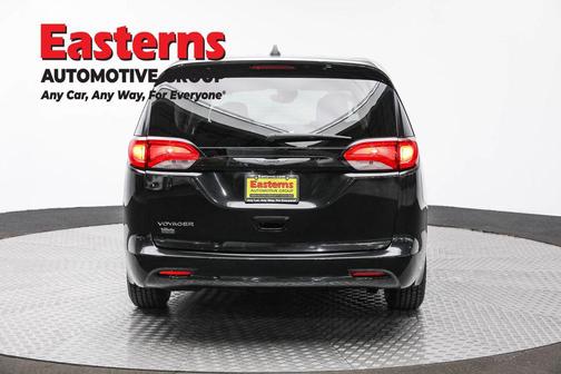 2023 Chrysler Voyager LX