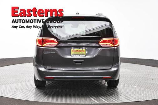 Granite Crystal Metallic Clearcoat 2017 Chrysler Pacifica Touring-L