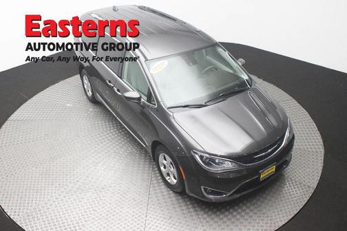 Granite Crystal Metallic Clearcoat 2017 Chrysler Pacifica Touring-L