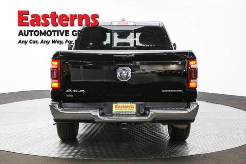 Diamond Black Crystal Pearlcoat 2022 RAM 1500 Big Horn/Lone Star