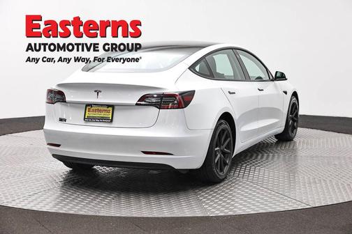 Pearl White Multi-Coat 2023 Tesla Model 3 Standard Range