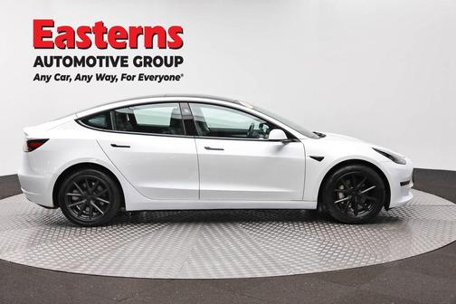 Pearl White Multi-Coat 2023 Tesla Model 3 Standard Range