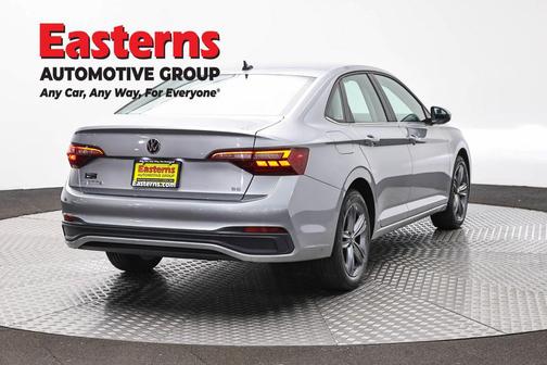 Platinum Gray Metallic 2024 Volkswagen Jetta 1.5T SE