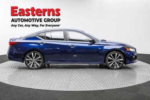 2022 Nissan Altima SR FWD