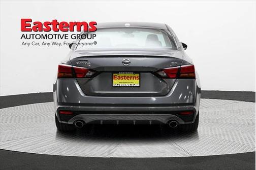 2022 Nissan Altima SR FWD