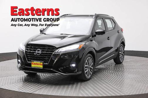 Super Black 2024 Nissan Kicks SR