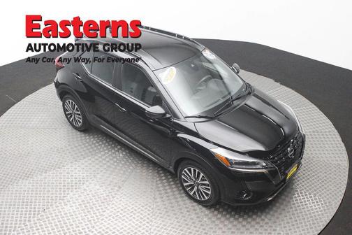 Super Black 2024 Nissan Kicks SR