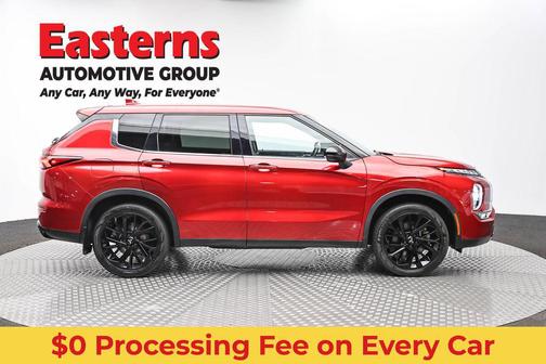 Red Diamond 2022 Mitsubishi Outlander SE