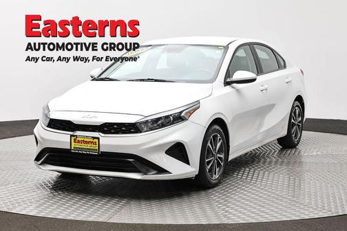 Snow White Pearl 2024 Kia Forte LXS