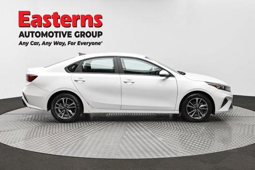 Snow White Pearl 2024 Kia Forte LXS