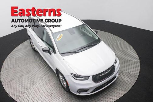 Bright White Clearcoat 2024 Chrysler Pacifica Touring L