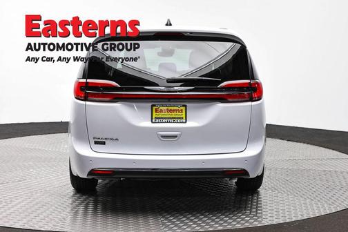 Bright White Clearcoat 2024 Chrysler Pacifica Touring L