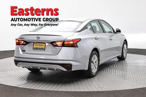 Brilliant Silver Metallic 2023 Nissan Altima S FWD